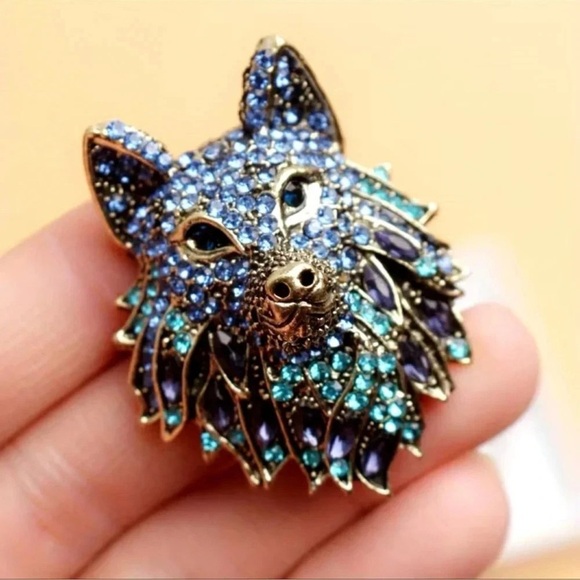 Betsey Johnson Wolf Crystal Blue Crystal Brooch - Picture 1 of 8